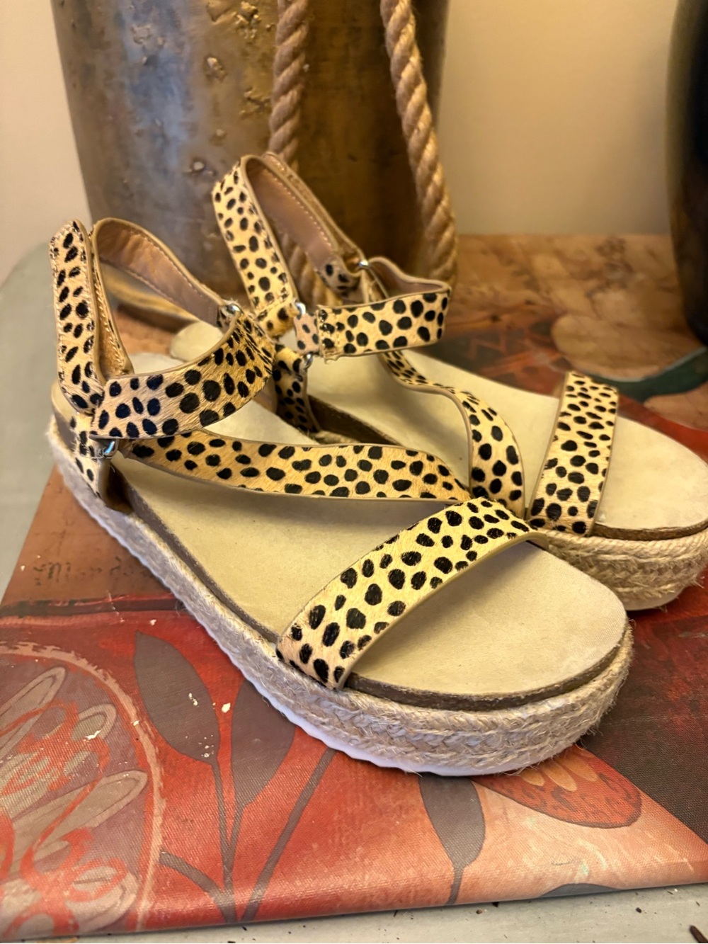 Dolce Vita ~ Leopard Spot Cow Hair Strappy Low Platform Sandals Shoes sz 8